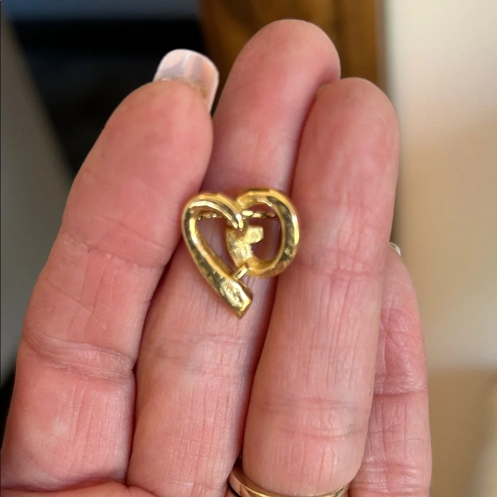 Givenchy Gold Intertwined Heart Necklace - Picture 5 of 9